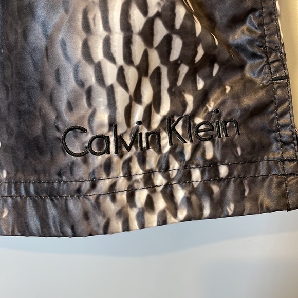 Swim Trunks, Calvin Klein, blk/get Bubble Sheen Pattern. Sz Med - Picture 2 of 12